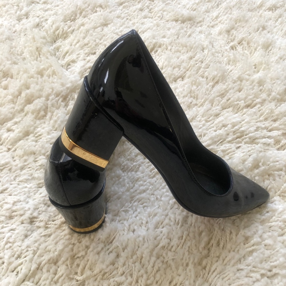 Stuart Weitzman || Black Patent Heels with Gold